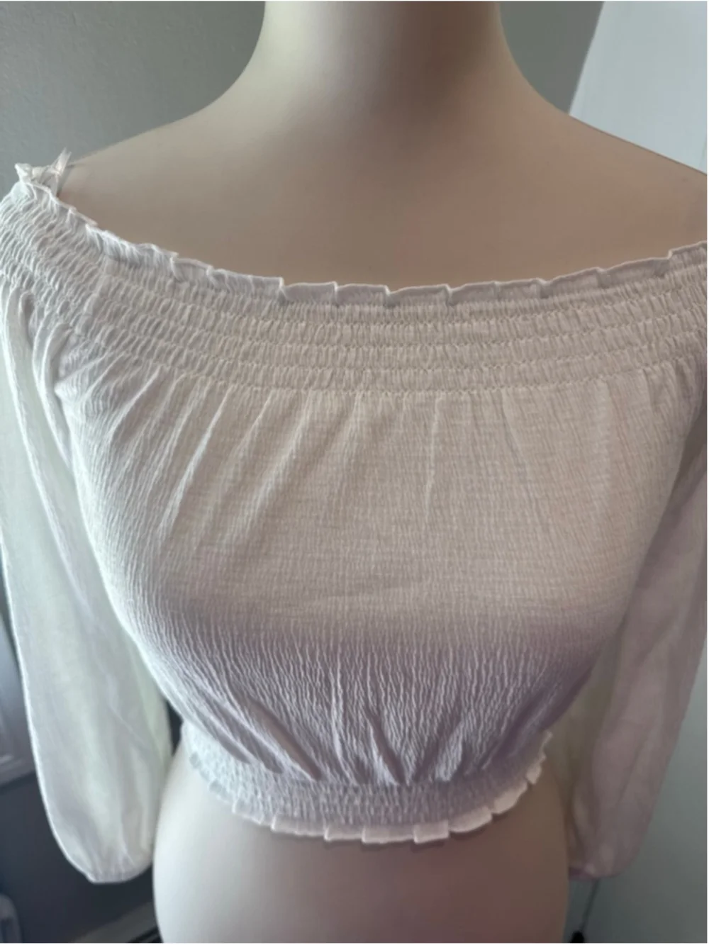 H&M White Off Shoulder Smocked Crop‎ Top XS